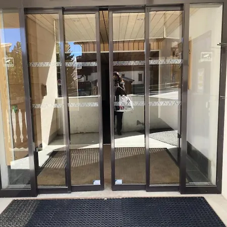 Hauts De La Vanoise - Location: Pour Deux Personnes Au Dernier Etage En Plein Centre Mae-9111 Apartment